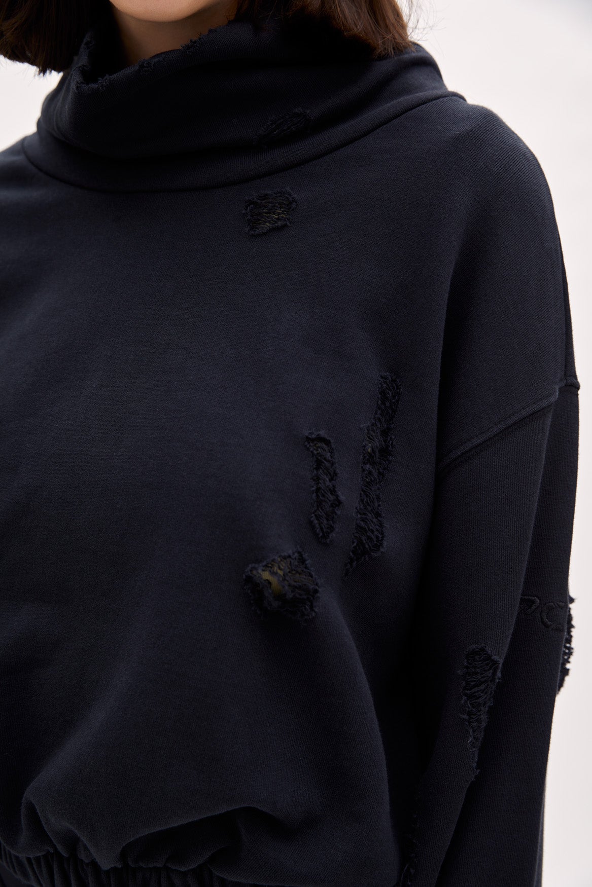 Boomerang Yırtık Detaylı Yüksek Yaka Sweatshirt