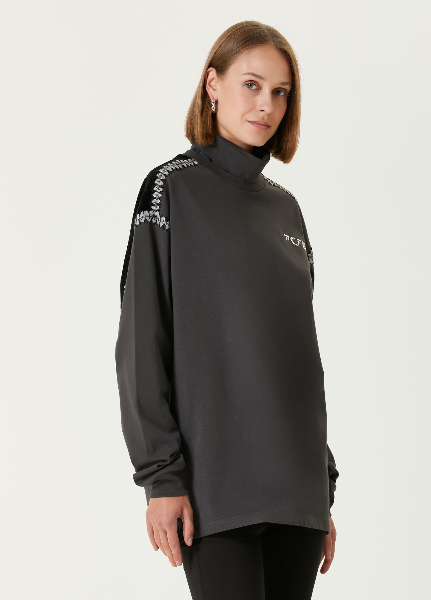 Boomerang High Neck Tee