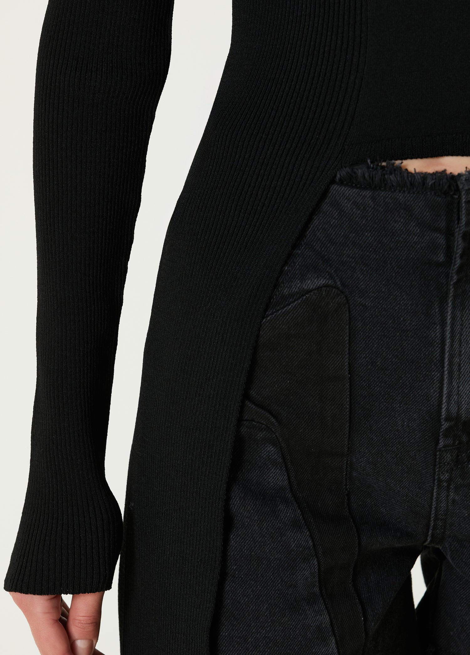 YOUR *ITCH TAILED KNIT TOP - BLACK