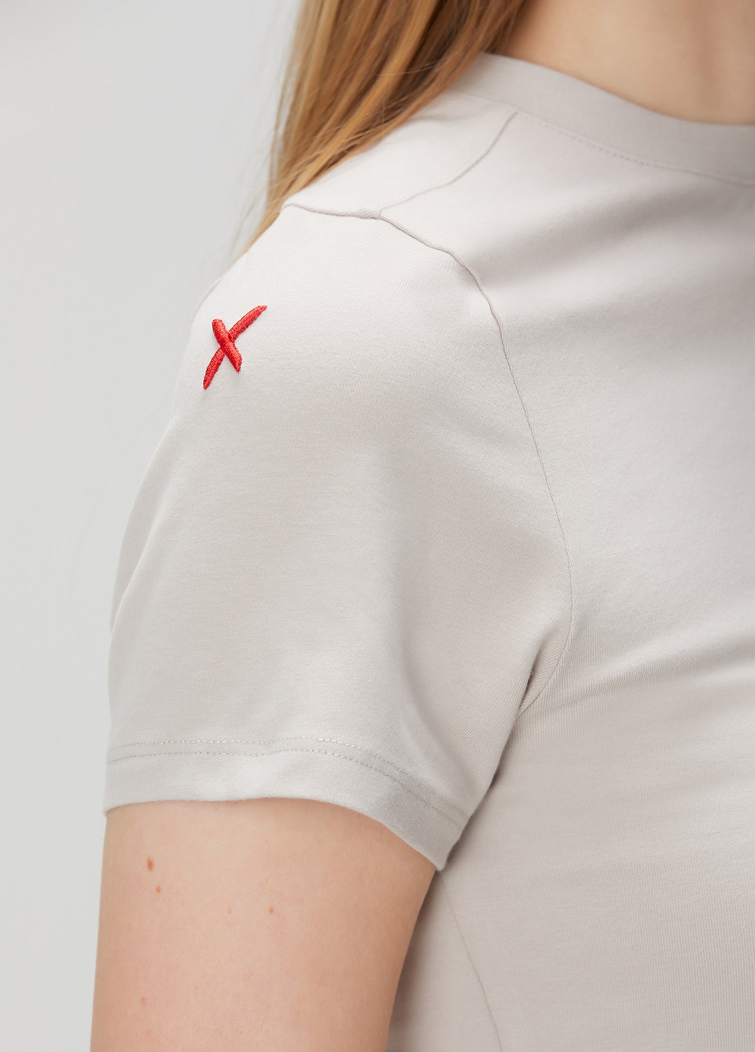 SLIM FIT CROP TEE