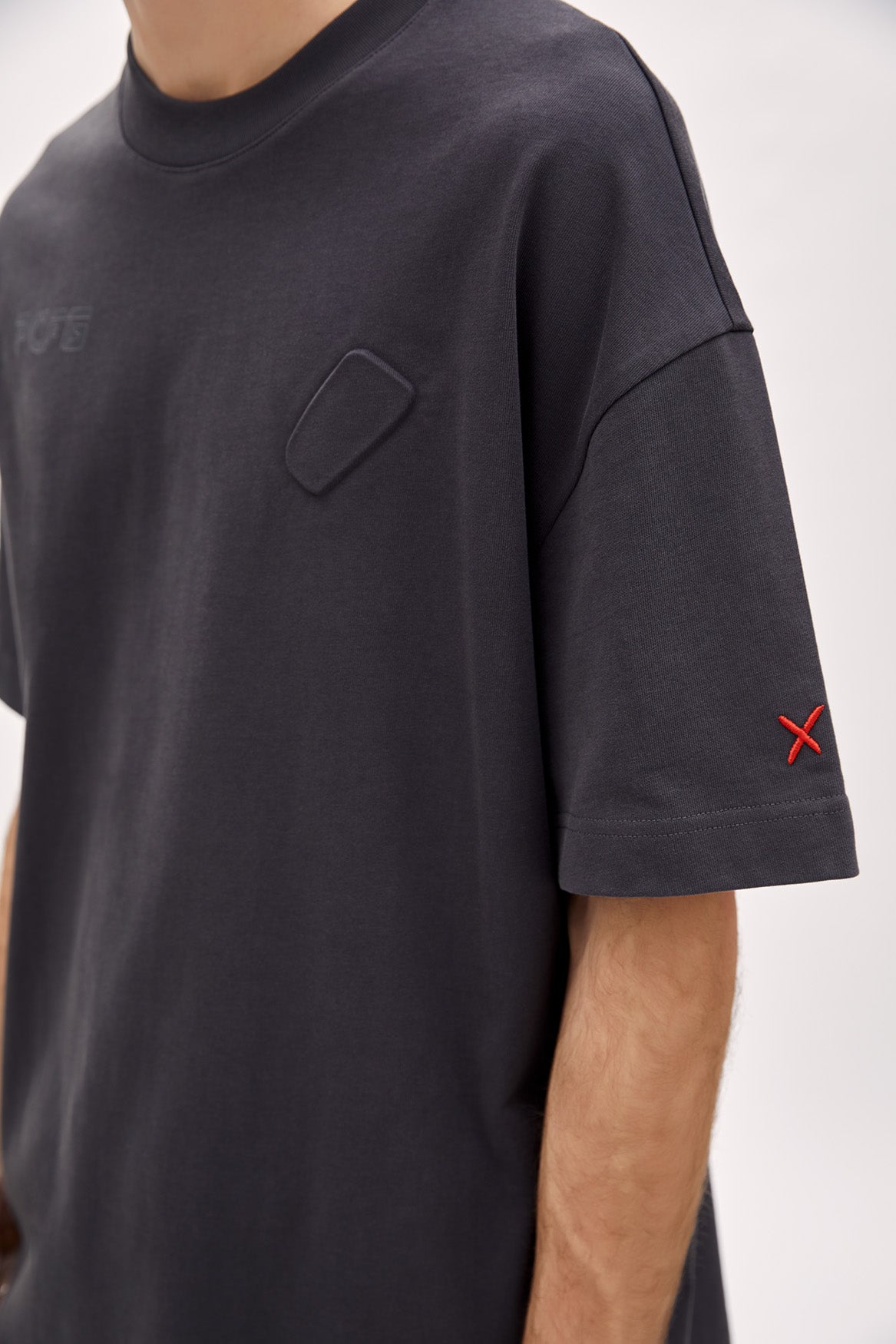 Boomerang Kabartma Detaylı Oversize Tişört